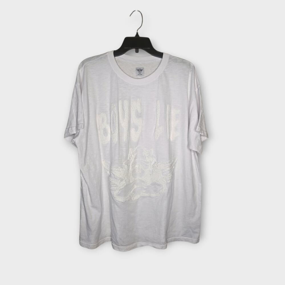 *Boys Lie Whit Fuzzy Embroidered Logo T-Shirt Men's One Size Large